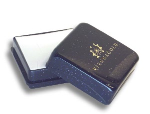 940025